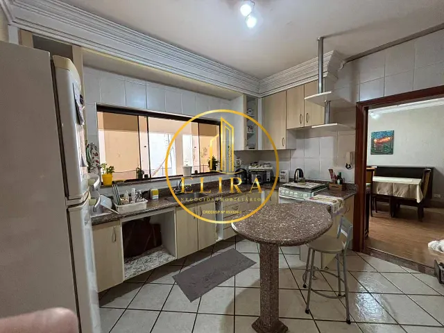 Sobrado com 300m² 3 quartos e 5 banheiros, à venda, no bairro Residencial Horto Florestal Jacyra I em Americana