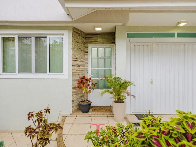 Sobrado com 465m² 4 quartos e 6 banheiros, à venda, no bairro Uberaba em Curitiba