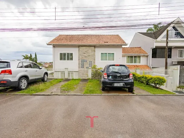 Sobrado com 465m² 4 quartos e 6 banheiros, à venda, no bairro Uberaba em Curitiba