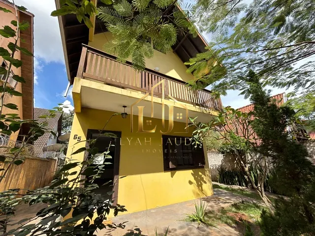 Sobrado com 382m² 4 quartos e 3 banheiros, à venda, no bairro centro em Chapada dos Guimarães