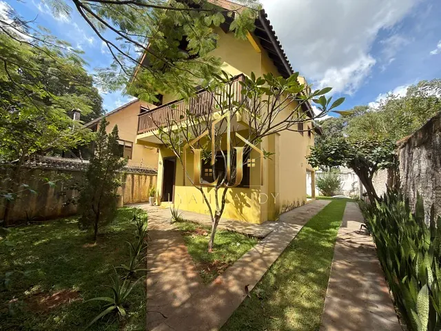 Casa com 382m² 4 quartos e 3 banheiros, à venda, no bairro centro em Chapada dos Guimarães