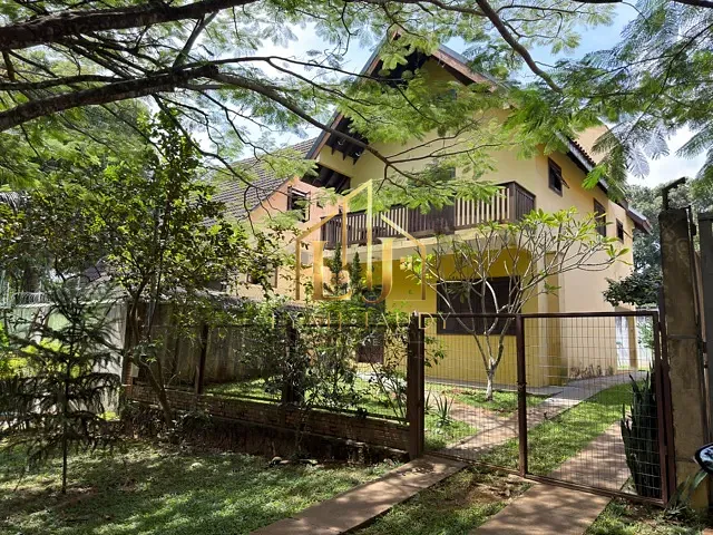 Sobrado com 382m² 4 quartos e 3 banheiros, à venda, no bairro centro em Chapada dos Guimarães