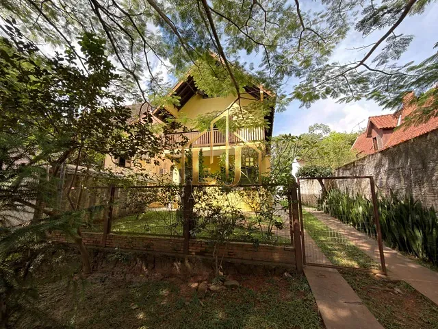 Sobrado com 382m² 4 quartos e 3 banheiros, à venda, no bairro centro em Chapada dos Guimarães