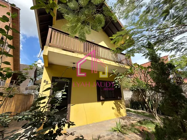Sobrado com 382m² 4 quartos e 3 banheiros, à venda, no bairro centro em Chapada dos Guimarães
