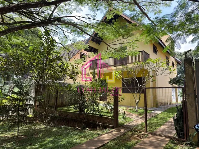 Sobrado com 382m² 4 quartos e 3 banheiros, à venda, no bairro centro em Chapada dos Guimarães