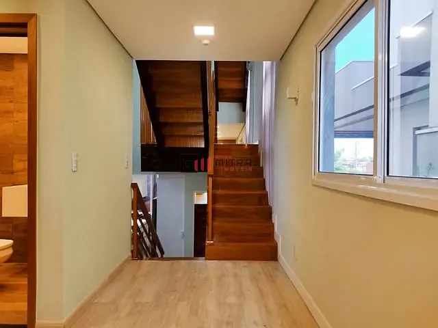 Sobrado com 273m² 4 quartos e 3 banheiros, à venda, no bairro Conjunto Habitacional Alexandre Urbanas em Londrina