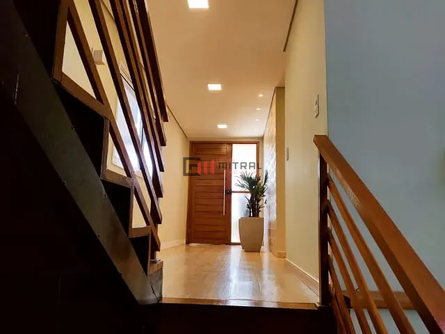Sobrado com 273m² 4 quartos e 3 banheiros, à venda, no bairro Conjunto Habitacional Alexandre Urbanas em Londrina