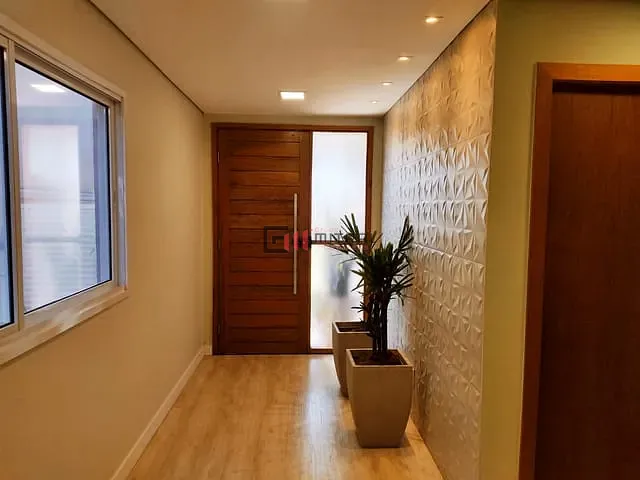 Sobrado com 273m² 4 quartos e 3 banheiros, à venda, no bairro Conjunto Habitacional Alexandre Urbanas em Londrina
