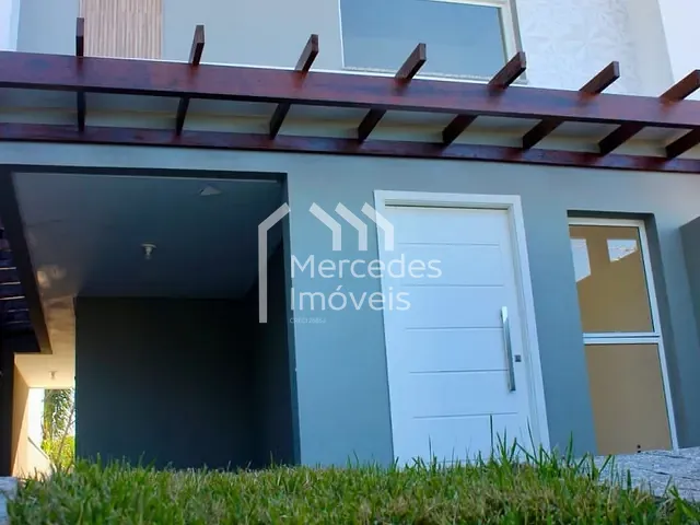 Sobrado com 159m² 3 quartos e 2 banheiros, à venda, no bairro Espinheiros em Itajaí