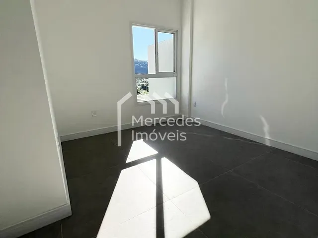 Sobrado com 159m² 3 quartos e 2 banheiros, à venda, no bairro Espinheiros em Itajaí