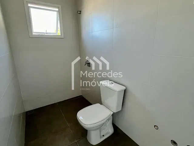 Sobrado com 159m² 3 quartos e 2 banheiros, à venda, no bairro Espinheiros em Itajaí