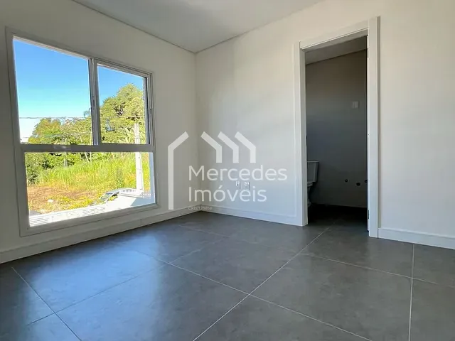 Sobrado com 159m² 3 quartos e 2 banheiros, à venda, no bairro Espinheiros em Itajaí