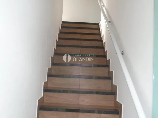 Sobrado com 100m² 2 quartos e 1 banheiro, para alugar, no bairro Parque Residencial Carolina em Artur Nogueira