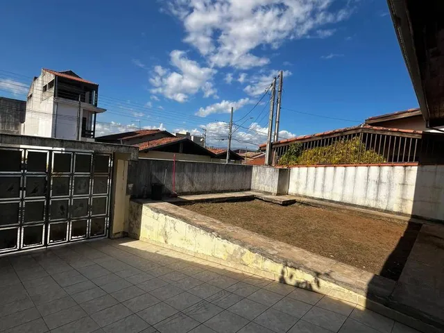 Sobrado 5 quartos e 2 banheiros, à venda, no bairro Residencial Mombaça I em Pindamonhangaba
