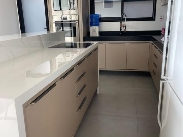 Sobrado com 300m² 3 quartos e 4 banheiros, à venda, no bairro Residencial Ouroville em Taubaté
