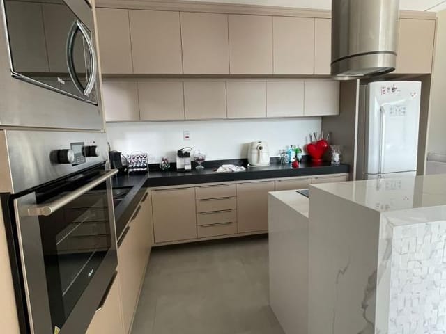 Sobrado com 300m² 3 quartos e 4 banheiros, à venda, no bairro Residencial Ouroville em Taubaté