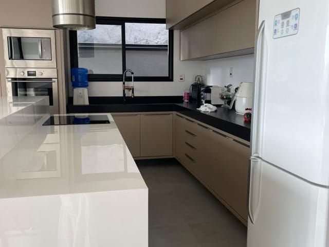Sobrado com 300m² 3 quartos e 4 banheiros, à venda, no bairro Residencial Ouroville em Taubaté