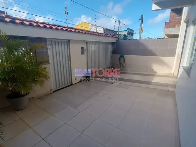 Sobrado com 185m² 3 quartos e 3 banheiros, à venda, no bairro Hernani Sá em Ilhéus