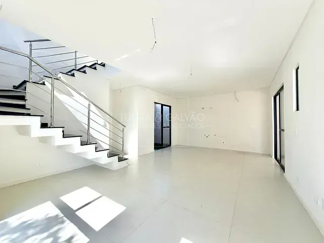 Sobrado com 266m² 3 quartos e 4 banheiros, à venda, no bairro Novo Mundo em Curitiba