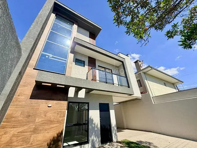 Sobrado com 266m² 3 quartos e 4 banheiros, à venda, no bairro Novo Mundo em Curitiba
