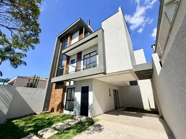 Sobrado com 266m² 3 quartos e 4 banheiros, à venda, no bairro Novo Mundo em Curitiba