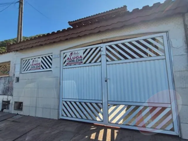 Sobrado com 150m² 3 quartos e 2 banheiros, à venda ou para alugar, no bairro Itaóca em Mongaguá