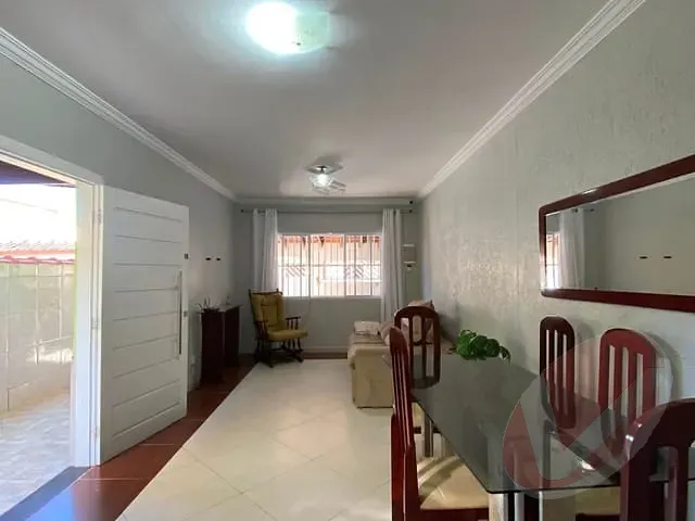 Sobrado com 150m² 3 quartos e 2 banheiros, à venda ou para alugar, no bairro Itaóca em Mongaguá