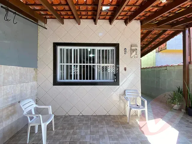 Sobrado com 150m² 3 quartos e 2 banheiros, à venda ou para alugar, no bairro Itaóca em Mongaguá