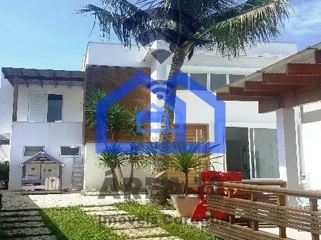 Sobrado com 300m² 4 quartos e 6 banheiros, à venda, no bairro Sumaré em Caraguatatuba