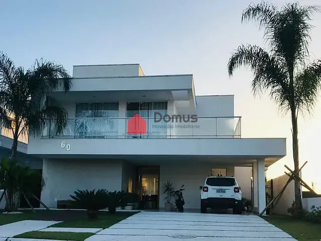 Sobrado com 425m² 4 quartos e 3 banheiros, à venda, no bairro Nossa Senhora do Perpétuo Socorro em Pindamonhangaba