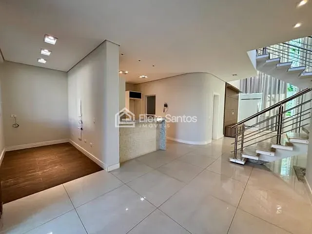 Sobrado com 250m² 3 quartos e 4 banheiros, à venda, no bairro Jardim Souza Queiroz em Santa Bárbara D'Oeste