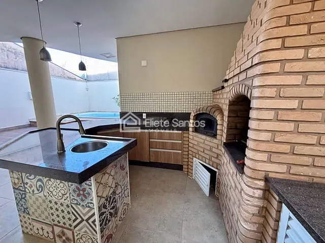 Sobrado com 250m² 3 quartos e 4 banheiros, à venda, no bairro Jardim Souza Queiroz em Santa Bárbara D'Oeste