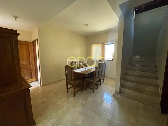 Sobrado com 436m² 4 quartos e 2 banheiros, à venda, no bairro Setor Bosque em Formosa