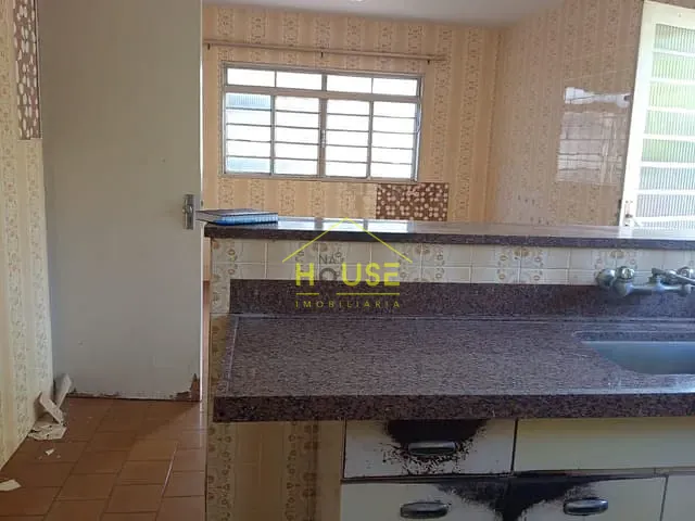 Sobrado com 484m² 4 quartos e 3 banheiros, à venda, no bairro Centro em Fernandópolis