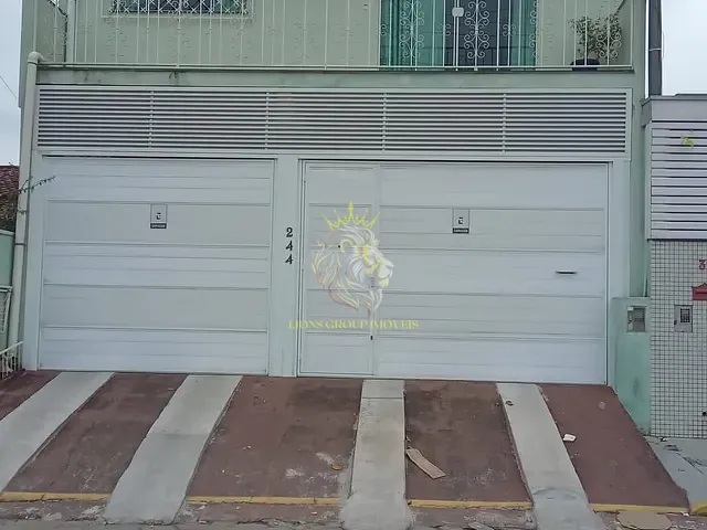 Sobrado 3 quartos e 2 banheiros, à venda, no bairro Lídia Duarte em Camboriú