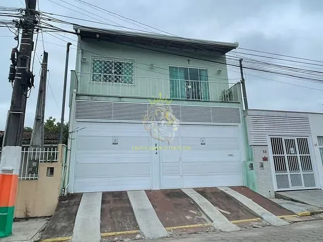 Sobrado 3 quartos e 2 banheiros, à venda, no bairro Lídia Duarte em Camboriú