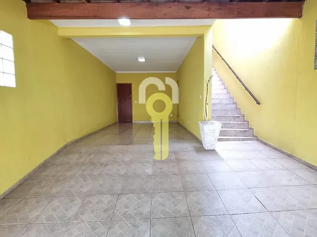 Sobrado com 125m² 3 quartos e 3 banheiros, à venda ou para alugar, no bairro Jardim Rio das Pedras em Cotia