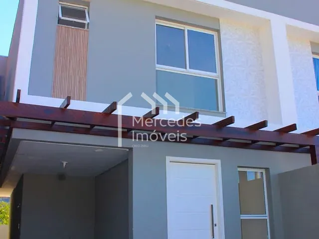 Sobrado com 159m² 3 quartos e 2 banheiros, à venda, no bairro Espinheiros em Itajaí
