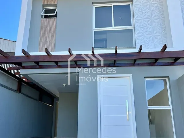 Sobrado com 159m² 3 quartos e 2 banheiros, à venda, no bairro Espinheiros em Itajaí