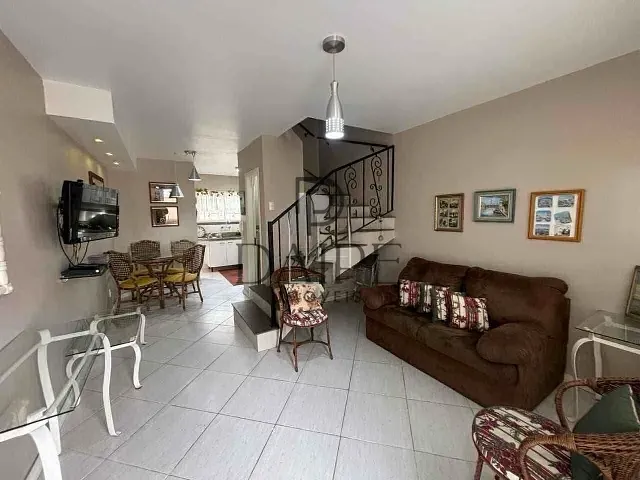 Sobrado com 85m² 2 quartos e 2 banheiros, à venda, no bairro Centro em Canela