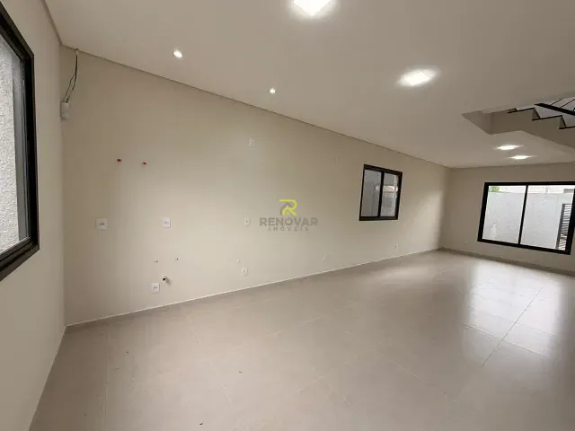 Sobrado 3 quartos e 2 banheiros, para alugar, no bairro Boqueirão em Guarapuava