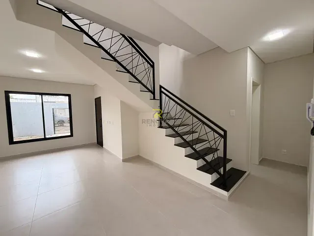 Sobrado 3 quartos e 2 banheiros, para alugar, no bairro Boqueirão em Guarapuava