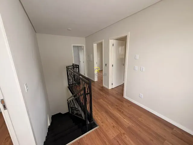 Sobrado 3 quartos e 2 banheiros, para alugar, no bairro Boqueirão em Guarapuava