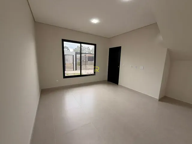 Sobrado 3 quartos e 2 banheiros, para alugar, no bairro Boqueirão em Guarapuava
