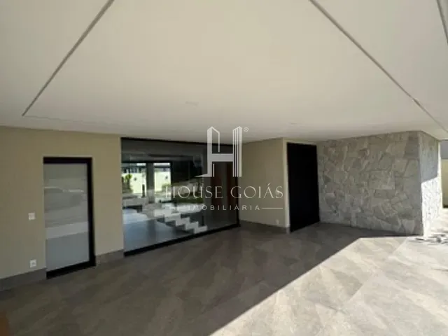 Sobrado com 441m² 4 quartos e 6 banheiros, à venda, no bairro Fazenda Vau das Pombas em Goiânia