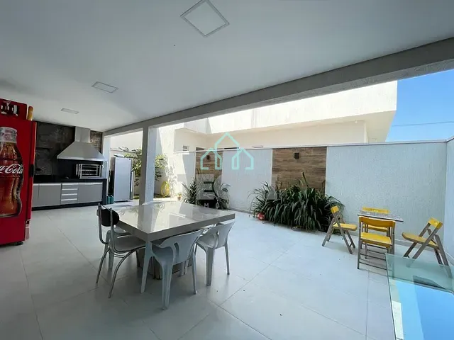 Sobrado com 251m² 3 quartos e 4 banheiros, à venda, no bairro Bairro dos Guedes em Tremembé