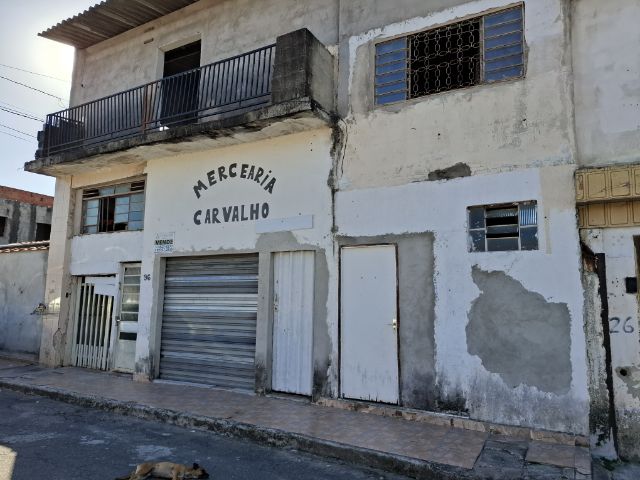 Sobrado com 250m² 3 quartos e 1 banheiro, à venda, no bairro Conjunto Residencial Araretama em Pindamonhangaba