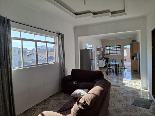 Sobrado com 250m² 3 quartos e 1 banheiro, à venda, no bairro Conjunto Residencial Araretama em Pindamonhangaba
