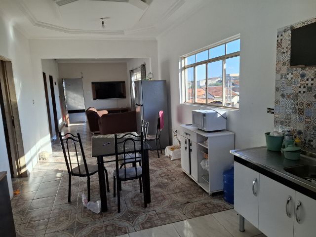 Sobrado com 250m² 3 quartos e 1 banheiro, à venda, no bairro Conjunto Residencial Araretama em Pindamonhangaba