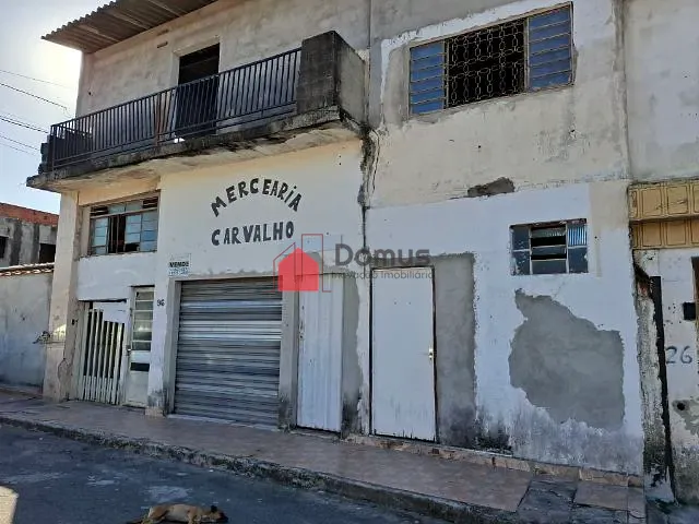 Sobrado com 250m² 3 quartos e 1 banheiro, à venda, no bairro Conjunto Residencial Araretama em Pindamonhangaba